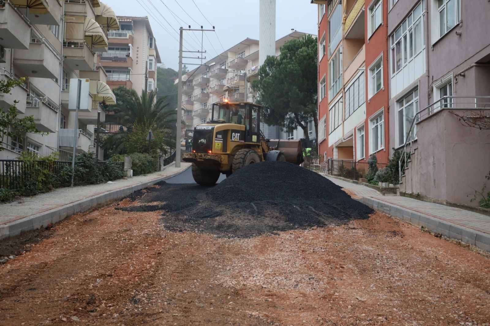 Izmit Belediyesi Yenimahalle'deki yol çalismasinda sona geldi (1)