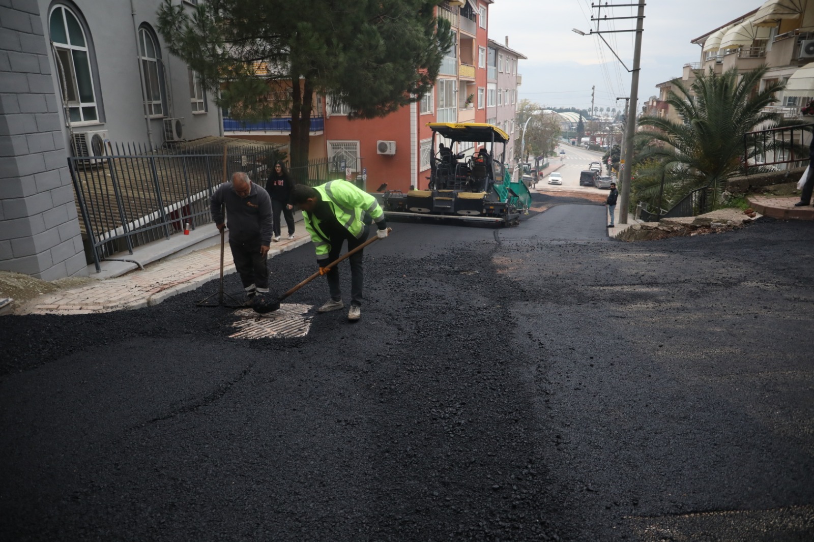 Izmit Belediyesi Yenimahalle'deki yol çalismasinda sona geldi (4)