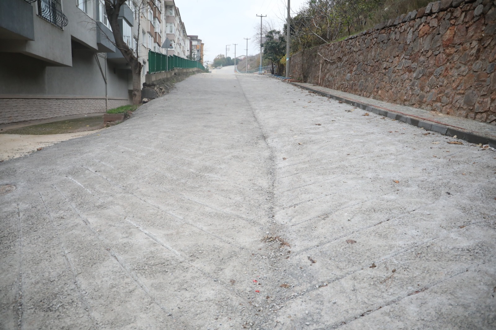 Izmit Belediyesi Yenimahalle'deki yol çalismasinda sona geldi (6)