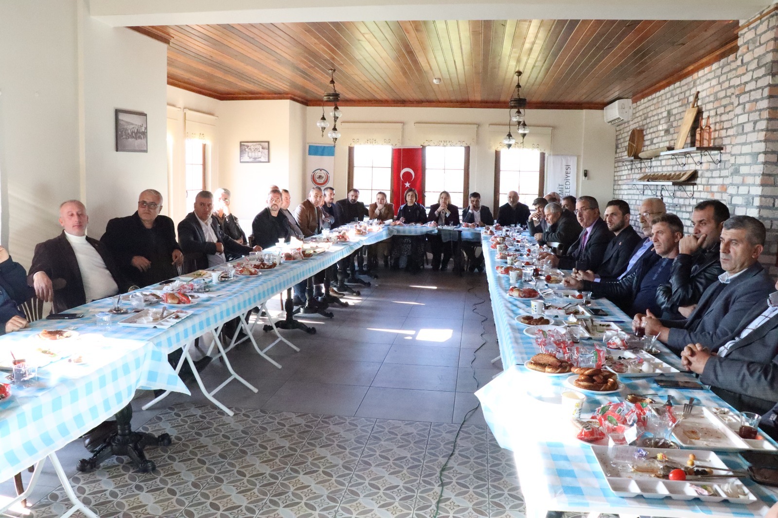 İzmit Belediyesi kırsal mahalle muhtarlarıyla buluştu (7)
