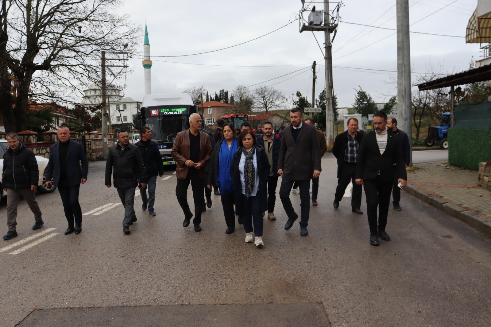 Izmit Belediyesi mahalledeki ihtiyaçlari yerinde tespite devam ediyor (3)