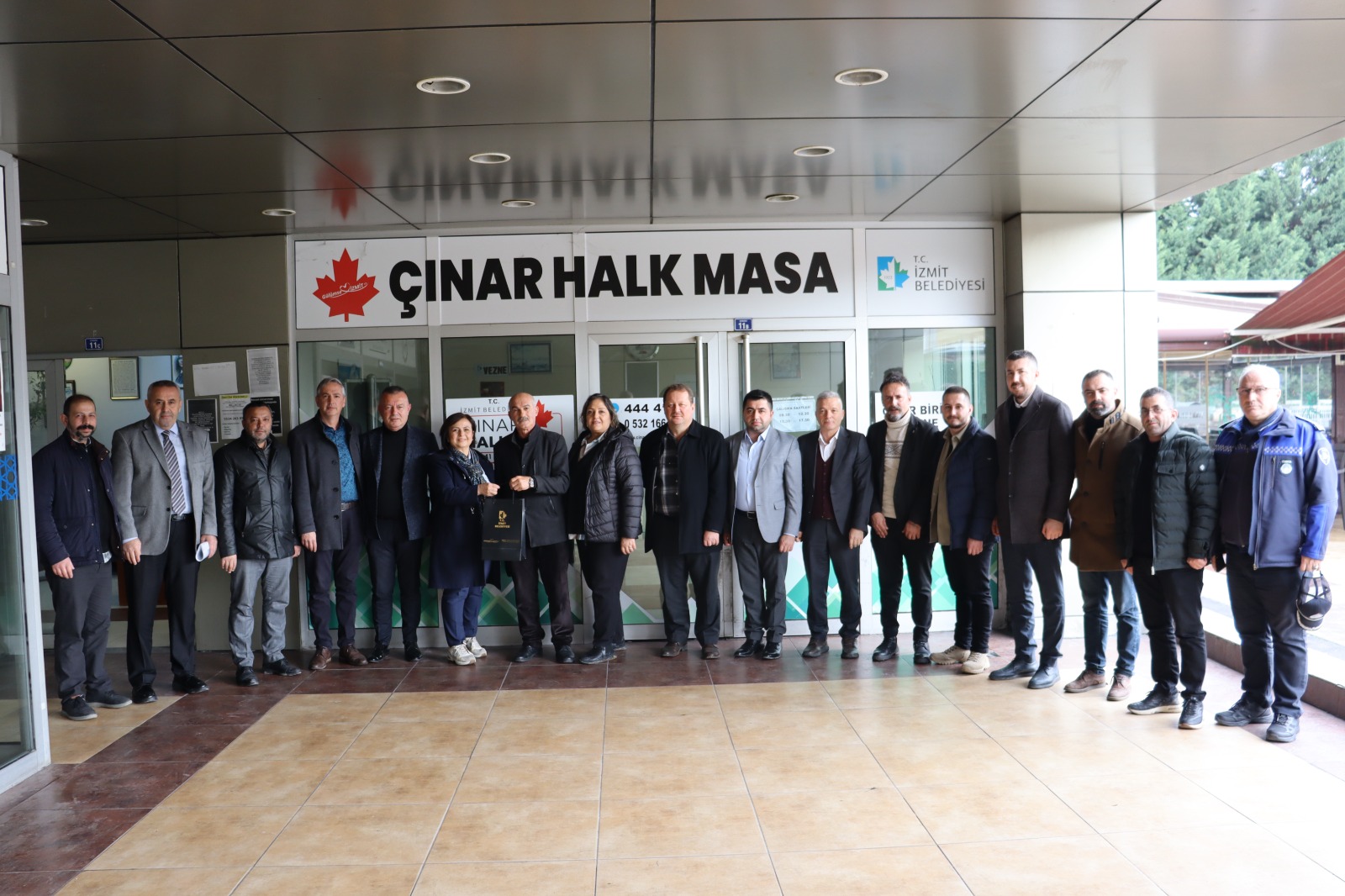 Izmit Belediyesi mahalledeki ihtiyaçlari yerinde tespite devam ediyor (7)