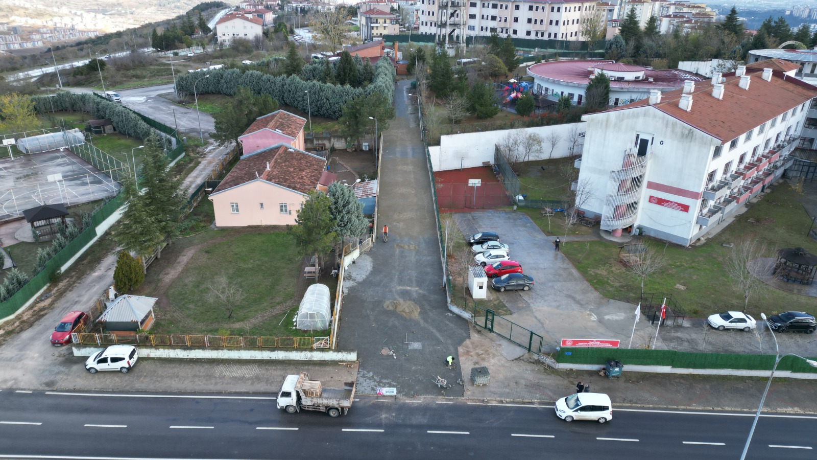 İzmit Belediyesinden Ayazma Mahallesi’ne yeni parke yol (4)