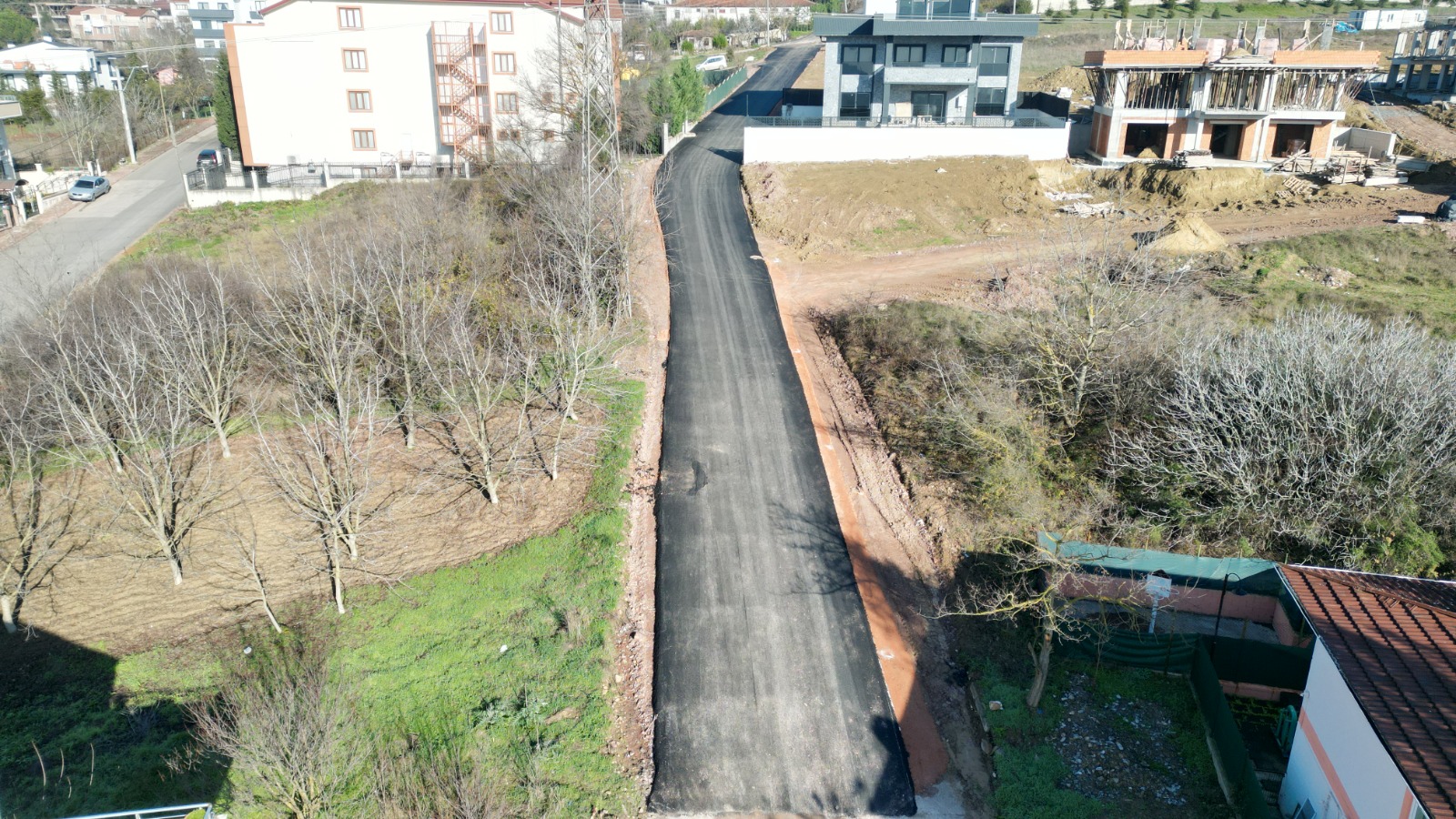 İzmit Belediyesinden Gündoğdu’da asfalt mesaisi (1)