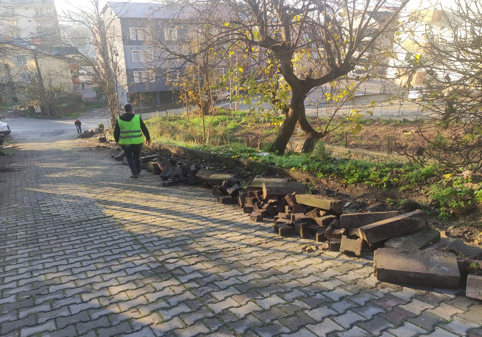 İzmit Belediyesinden Serdar Mahallesi’ne yeni beton merdiven (2)