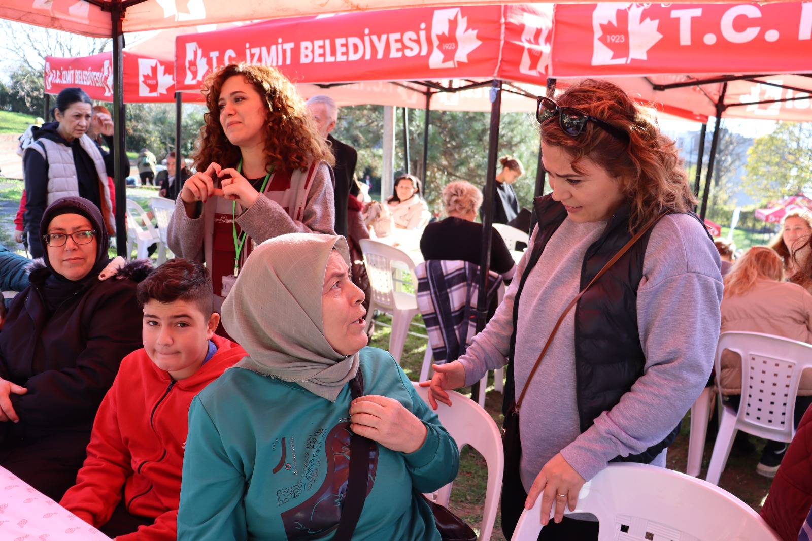 Izmit Belediyesinin engelleri asan günleri renkli Engelsiz Kis Piknigiyle basladi (20)