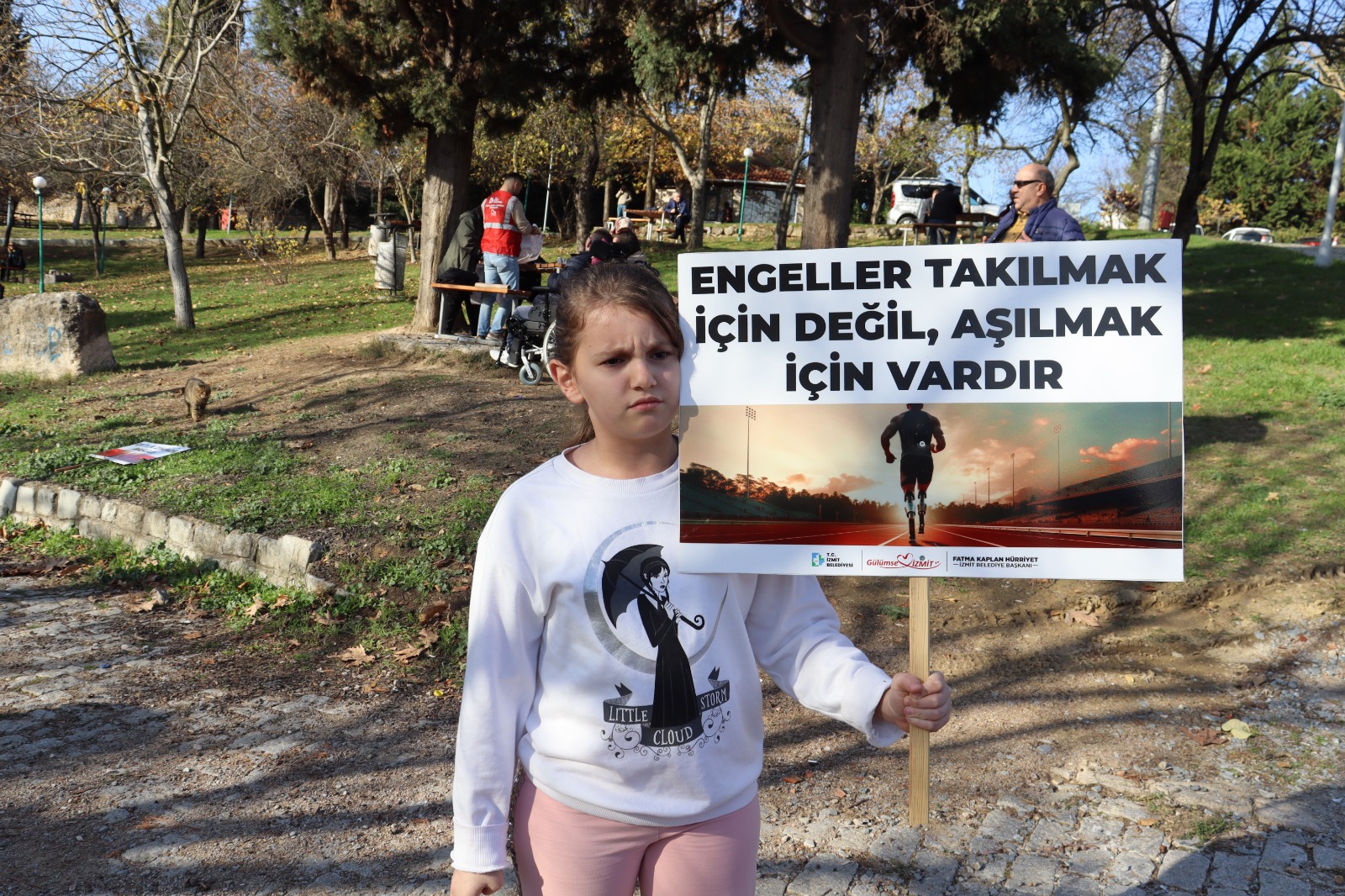 Izmit Belediyesinin engelleri asan günleri renkli Engelsiz Kis Piknigiyle basladi (22)