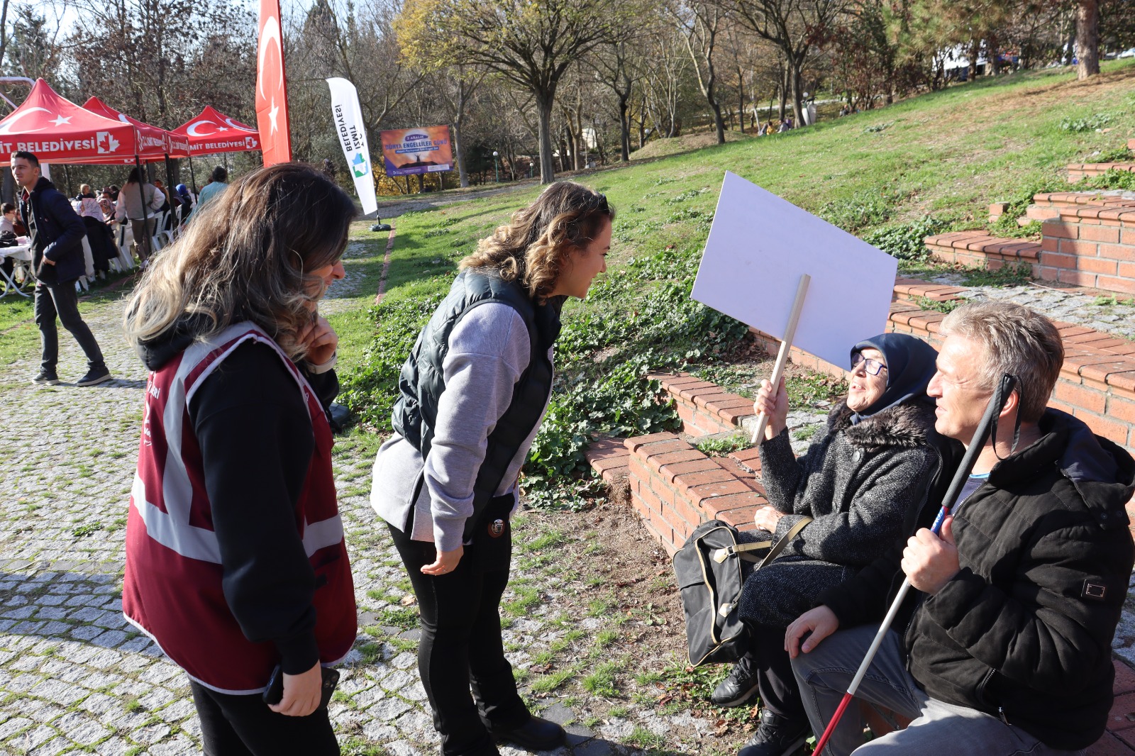 Izmit Belediyesinin engelleri asan günleri renkli Engelsiz Kis Piknigiyle basladi (26)