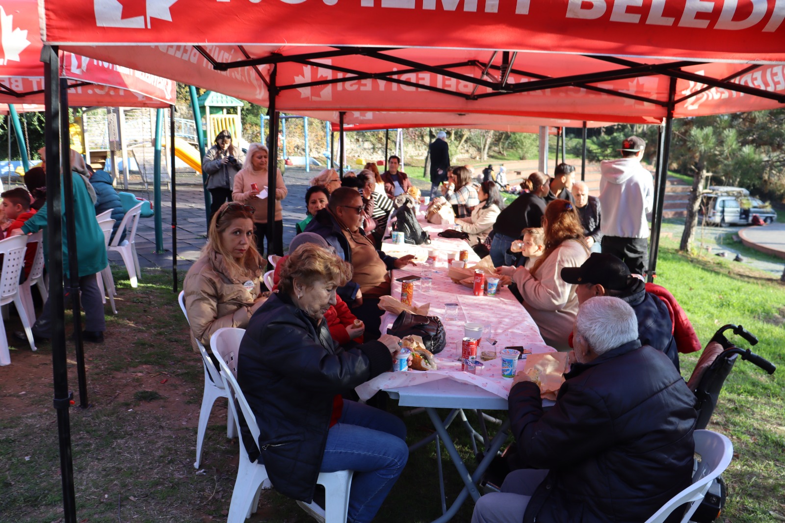 Izmit Belediyesinin engelleri asan günleri renkli Engelsiz Kis Piknigiyle basladi (28)