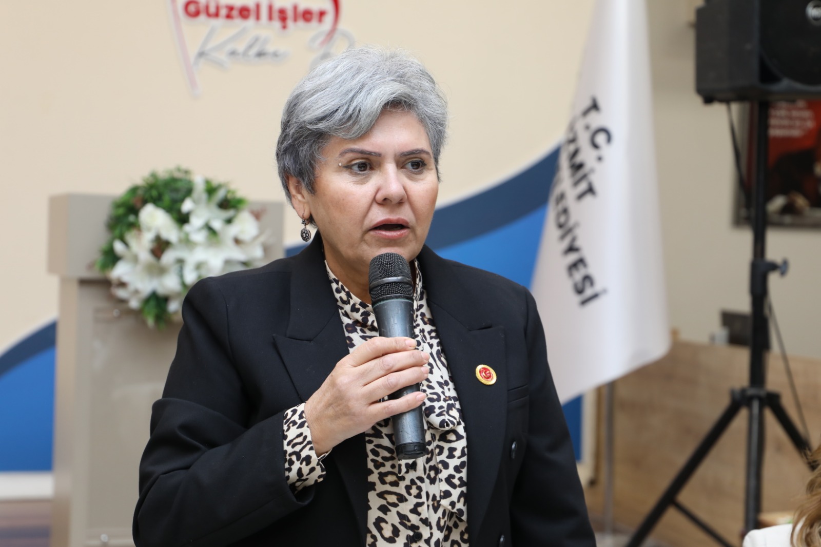 Yahya Kaptan Mahalle Muhtarı Nermin Şenses