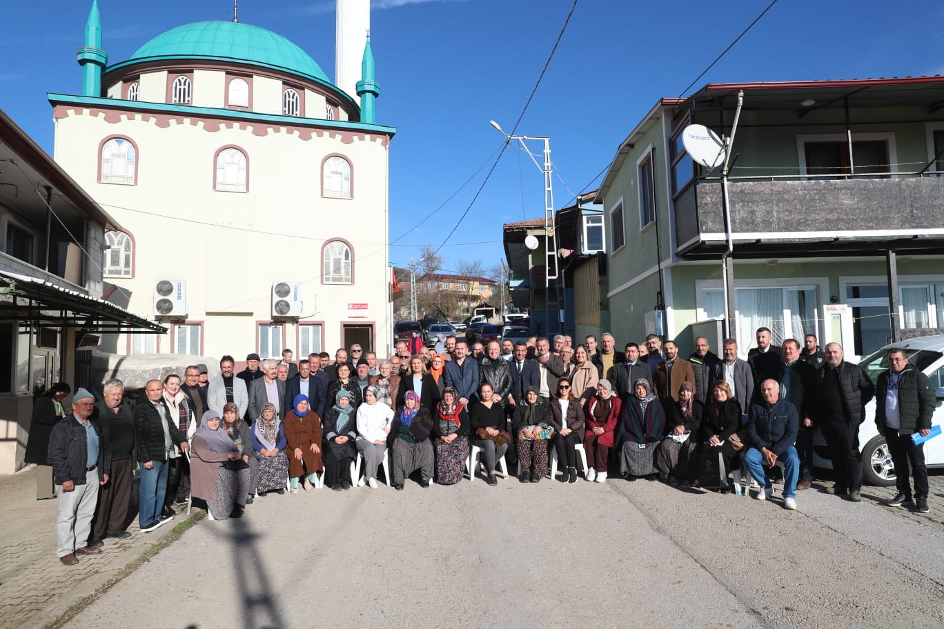 Yassibaglilar Baskan Hürriyet'i bagrina basti (6)