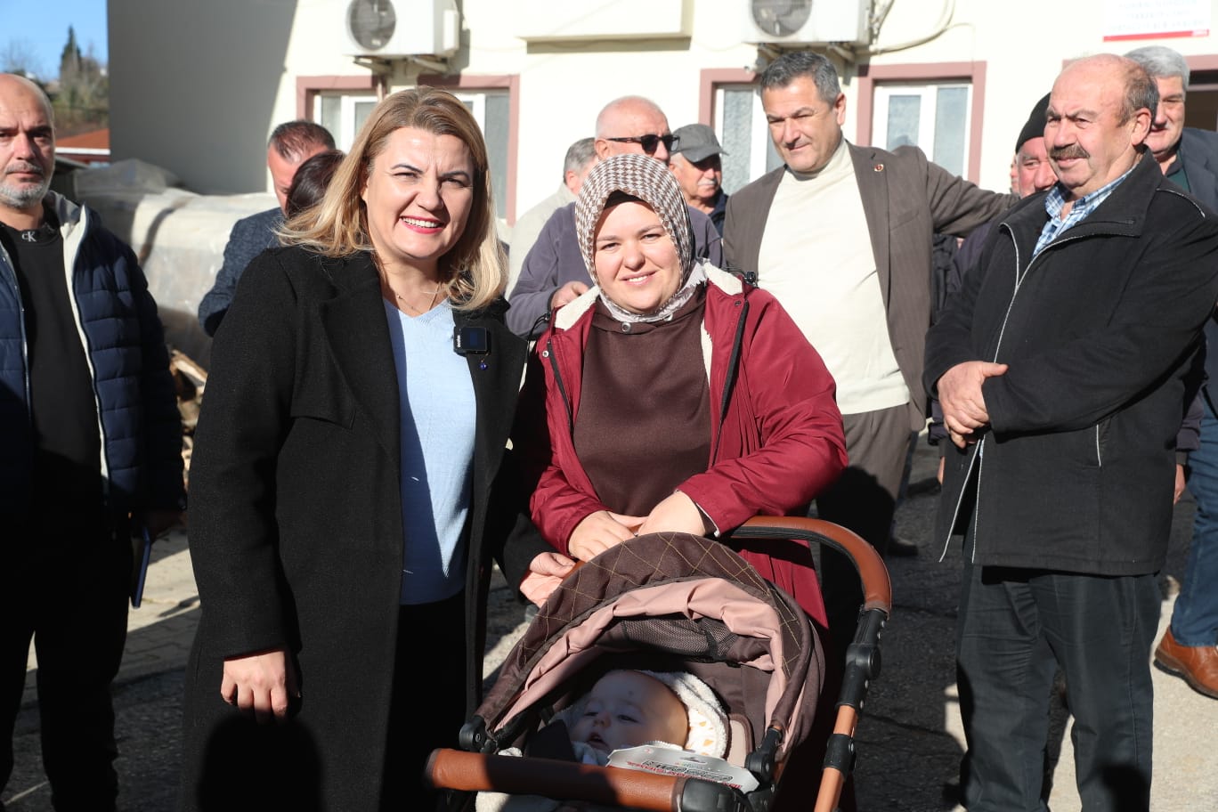 Yassibaglilar Baskan Hürriyet'i bagrina basti (7)