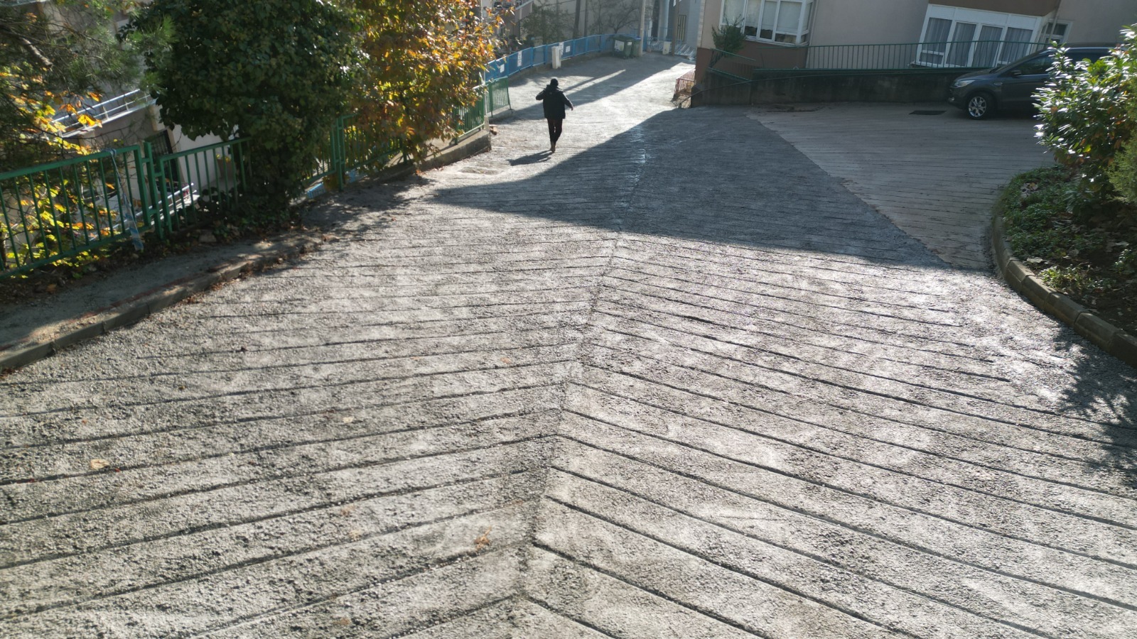 Yenimahalle’deki beton yol tamamen yenilendi (3)
