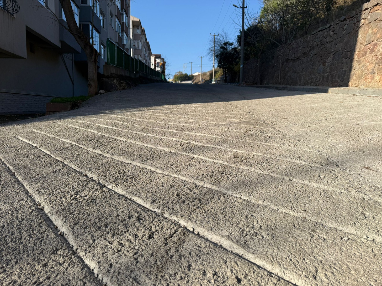 Yenimahalle’deki beton yol tamamen yenilendi (4)