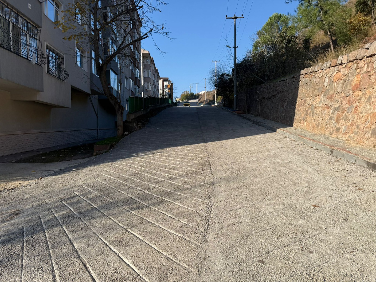 Yenimahalle’deki beton yol tamamen yenilendi (5)