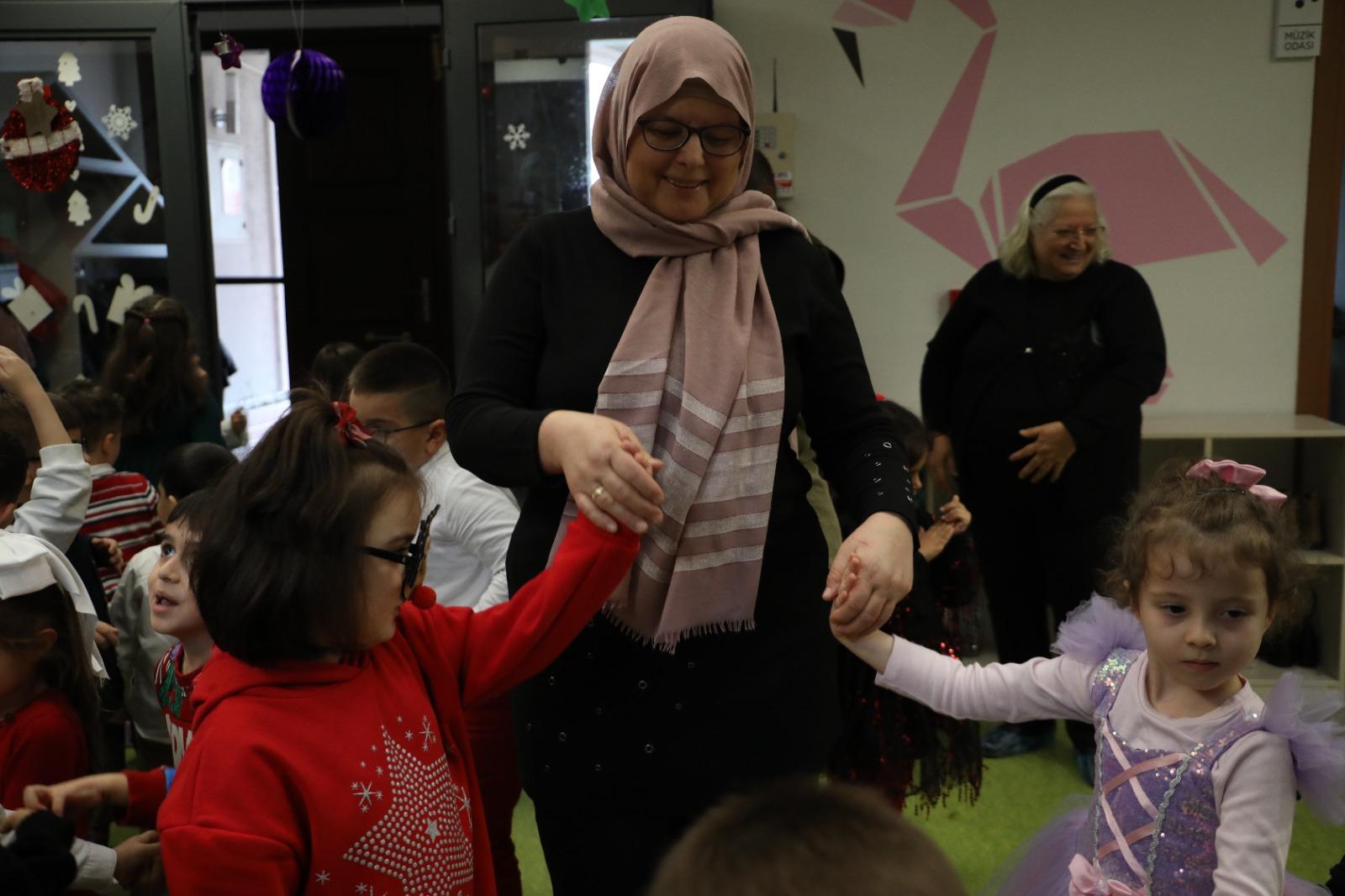 Asirlik Çinarlar ve Minik Çinarlar Yilbasi etkinliginde bulustu (2)
