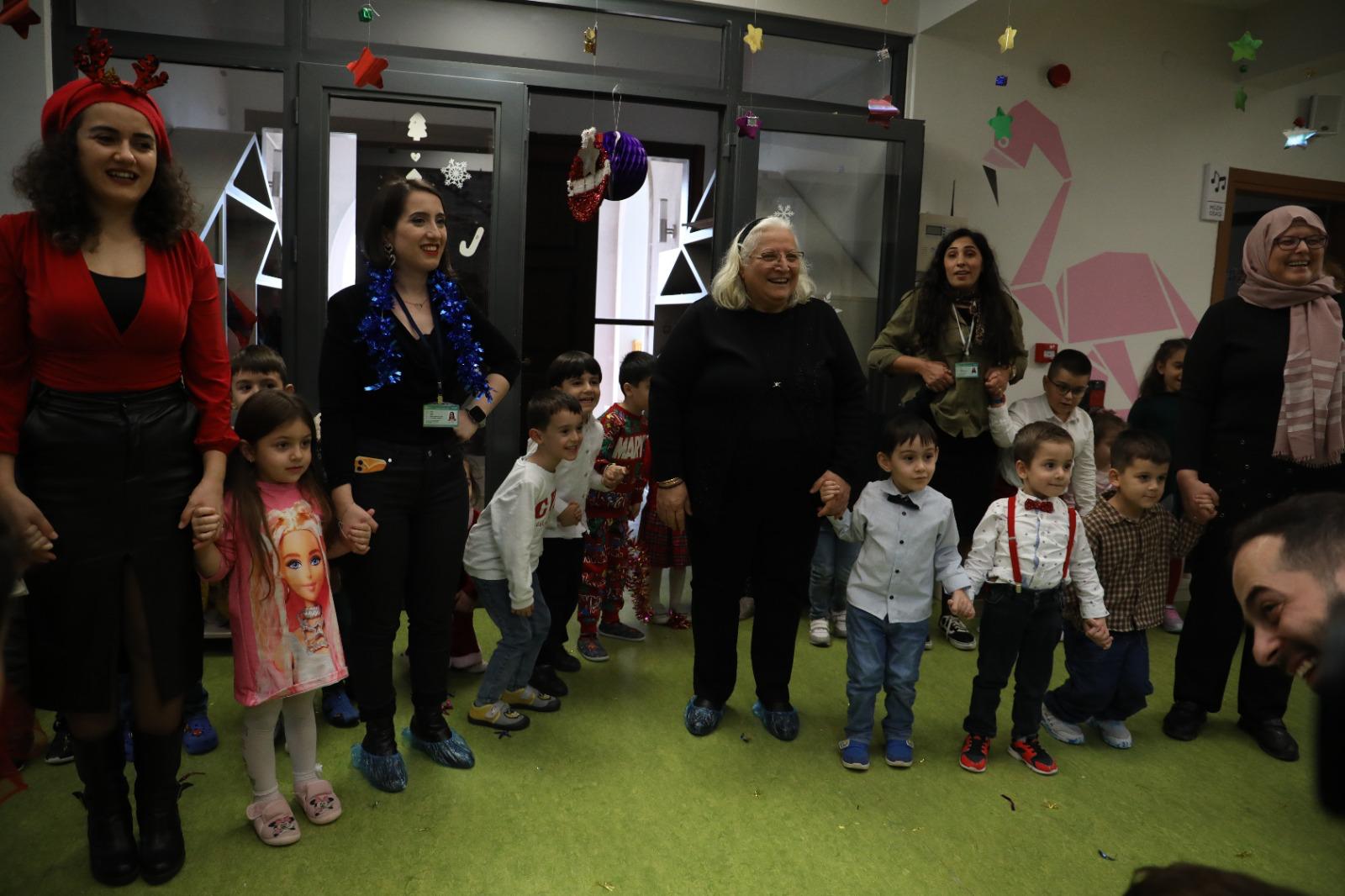 Asirlik Çinarlar ve Minik Çinarlar Yilbasi etkinliginde bulustu (7)