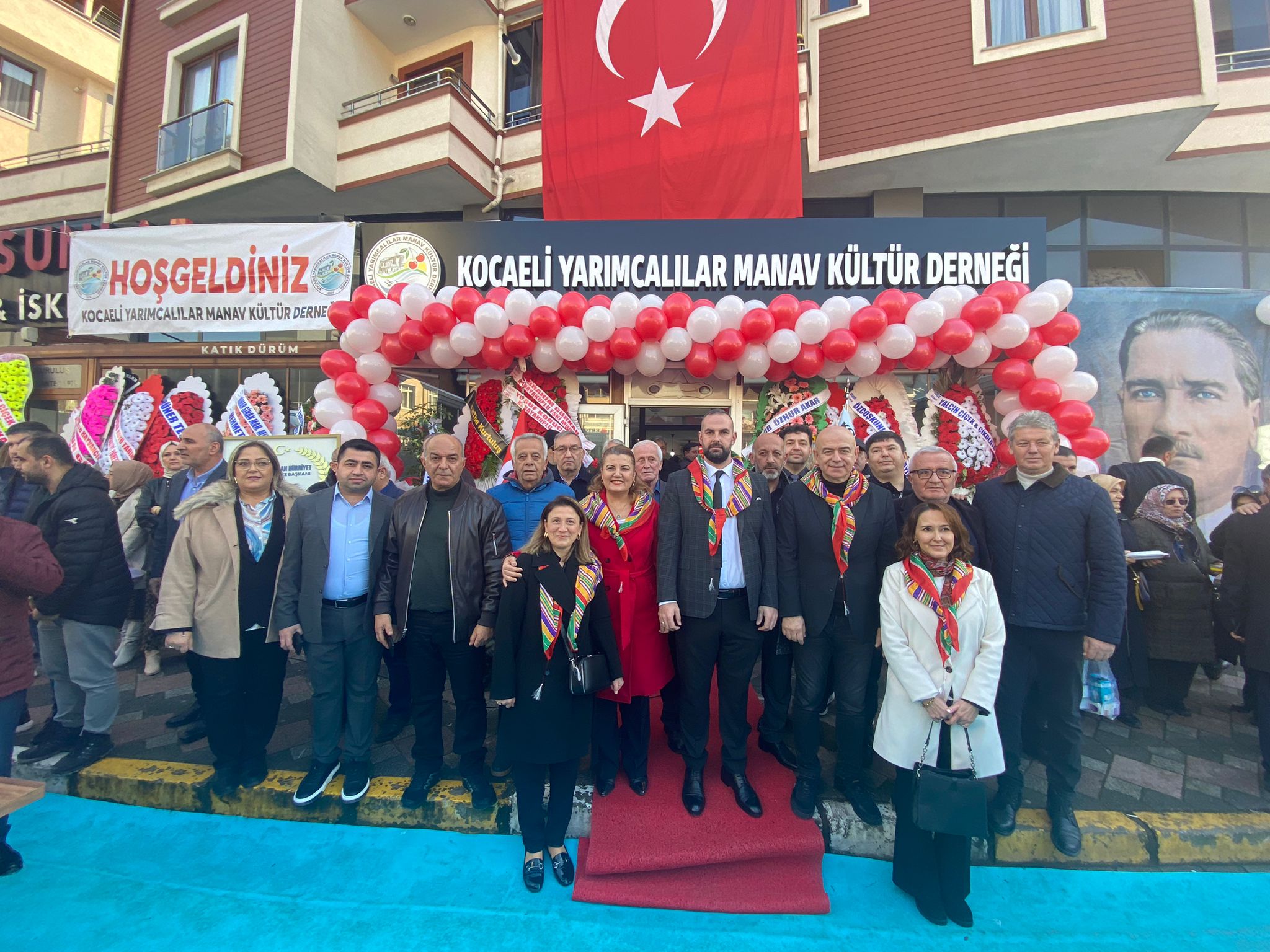 Baskan Hürriyet, Manav hemserilerinin açilis heyecanina ortak oldu (2)
