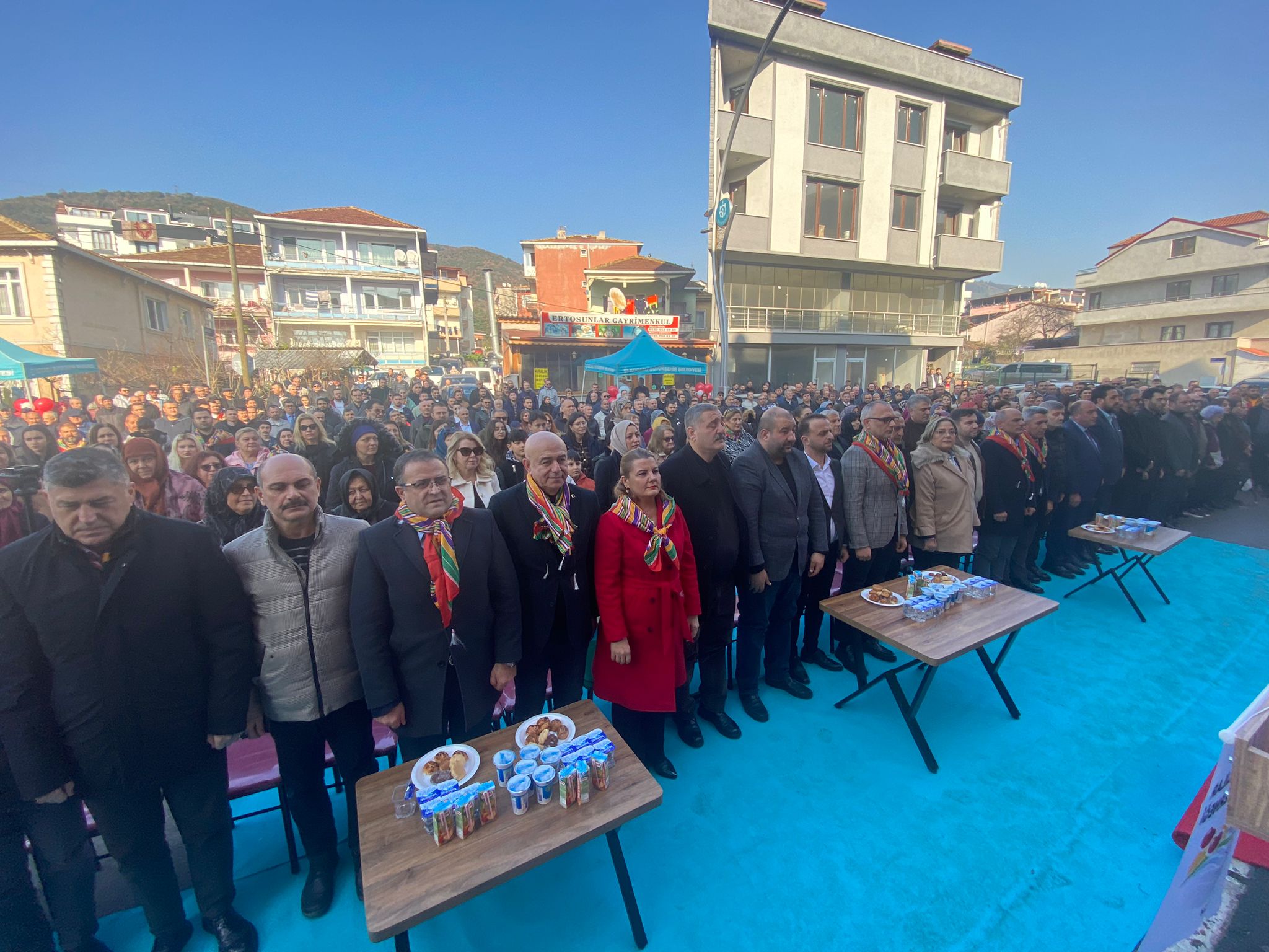Baskan Hürriyet, Manav hemserilerinin açilis heyecanina ortak oldu (3)