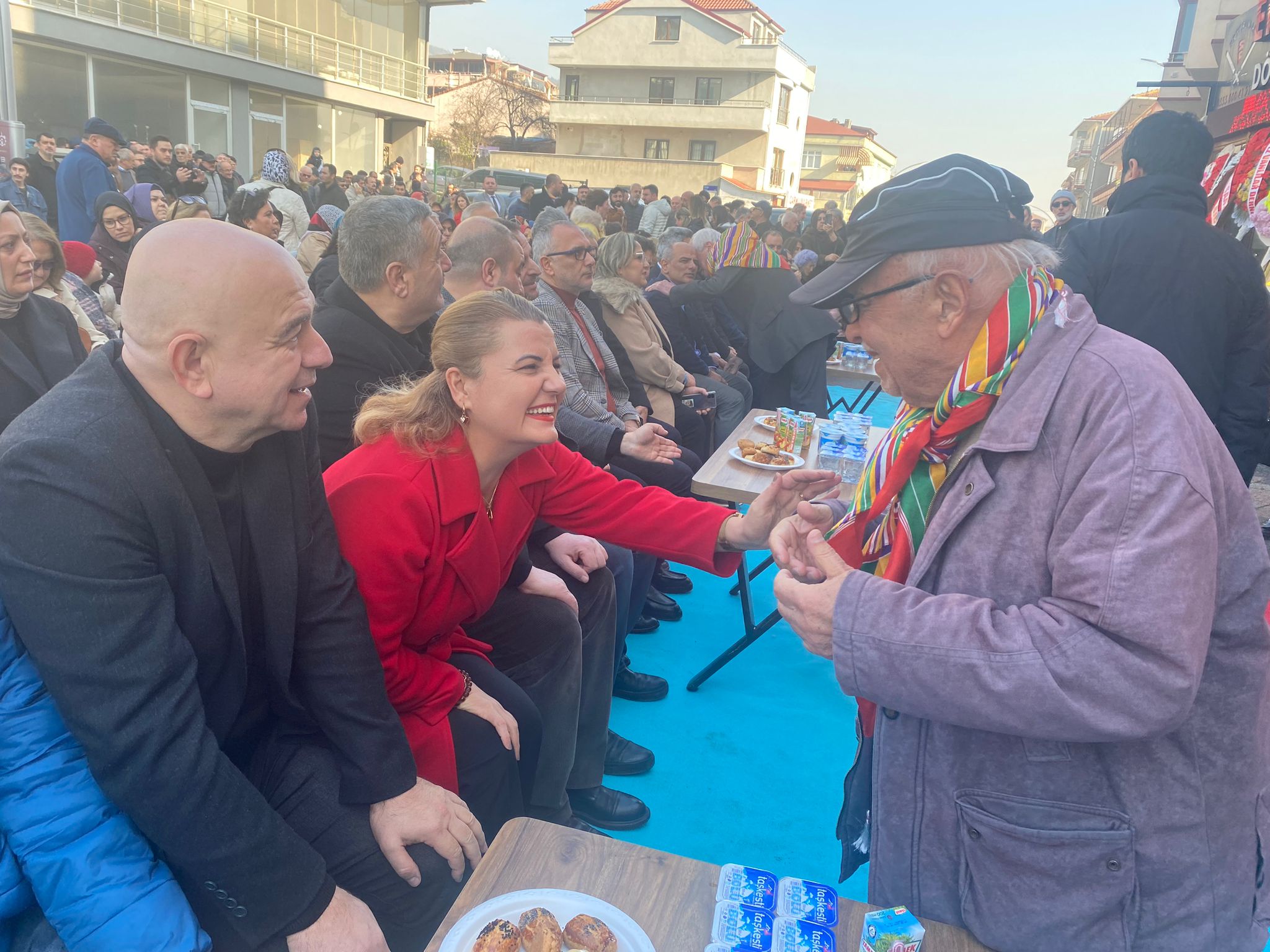 Baskan Hürriyet, Manav hemserilerinin açilis heyecanina ortak oldu (5)