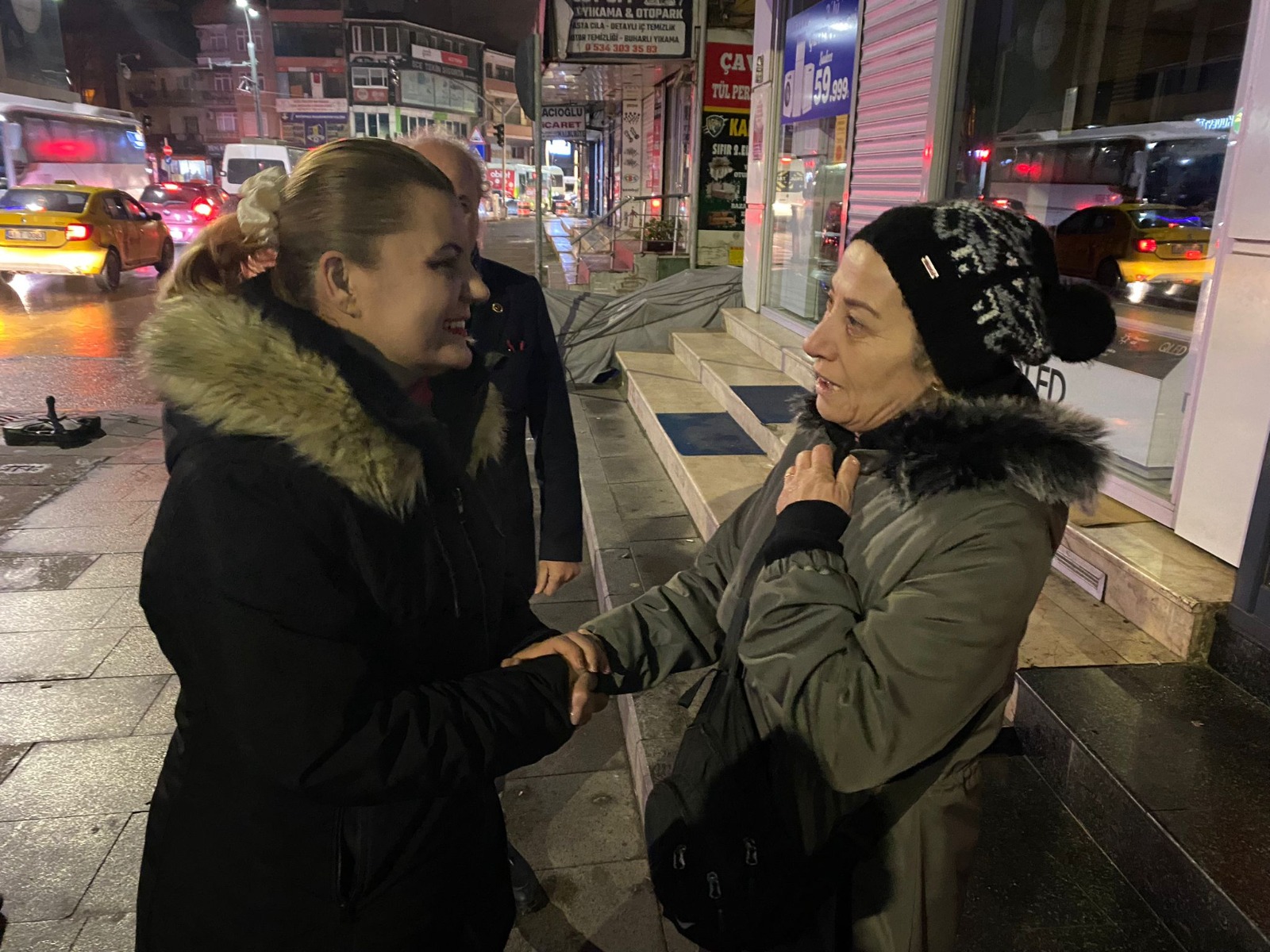 Baskan Hürriyet sadece seçim dönemi degil her zaman isçilerin yaninda oluyor (2)