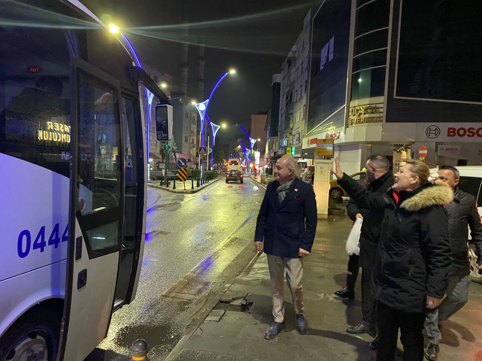 Baskan Hürriyet sadece seçim dönemi degil her zaman isçilerin yaninda oluyor (5)