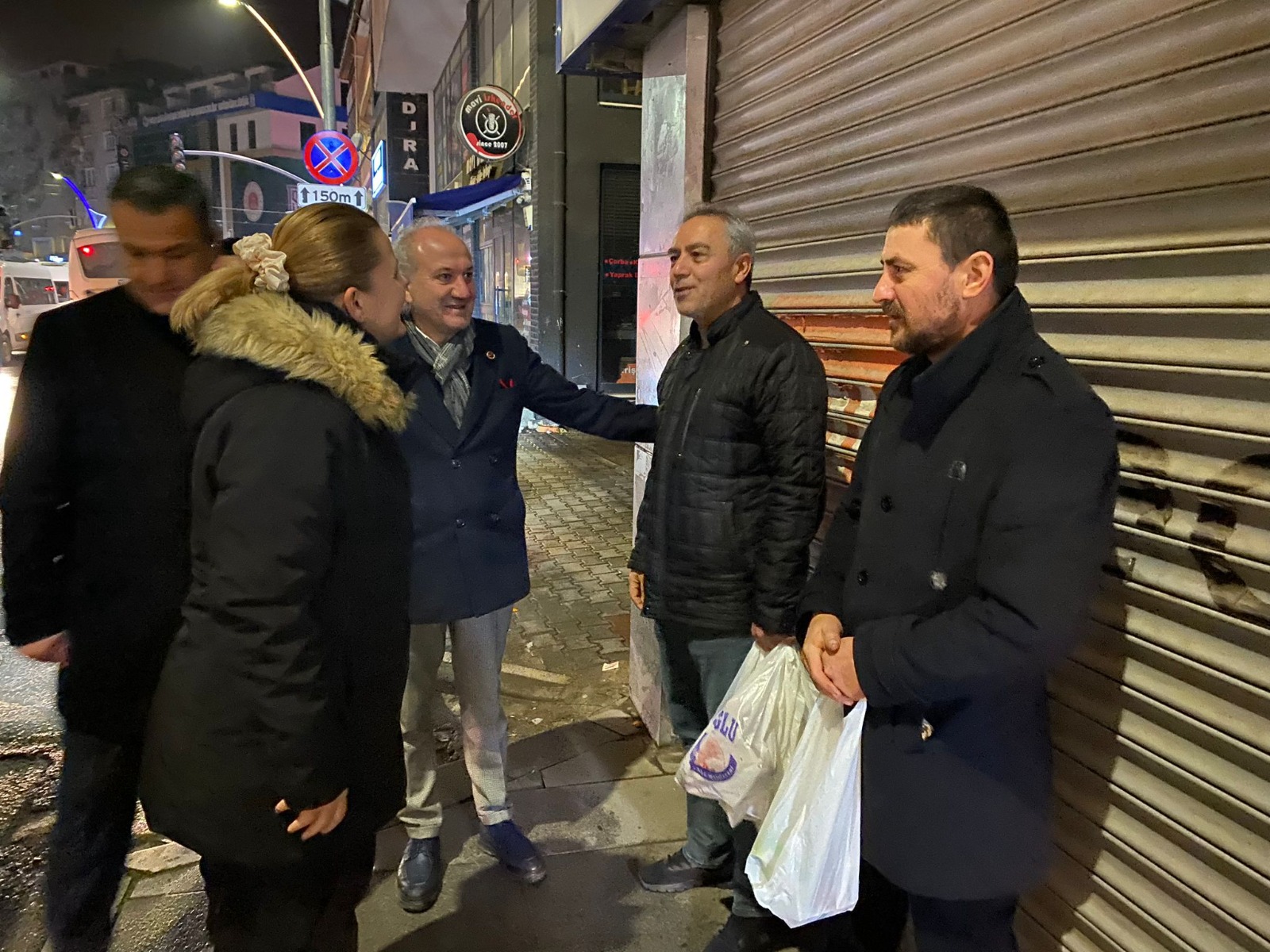 Baskan Hürriyet sadece seçim dönemi degil her zaman isçilerin yaninda oluyor (6)