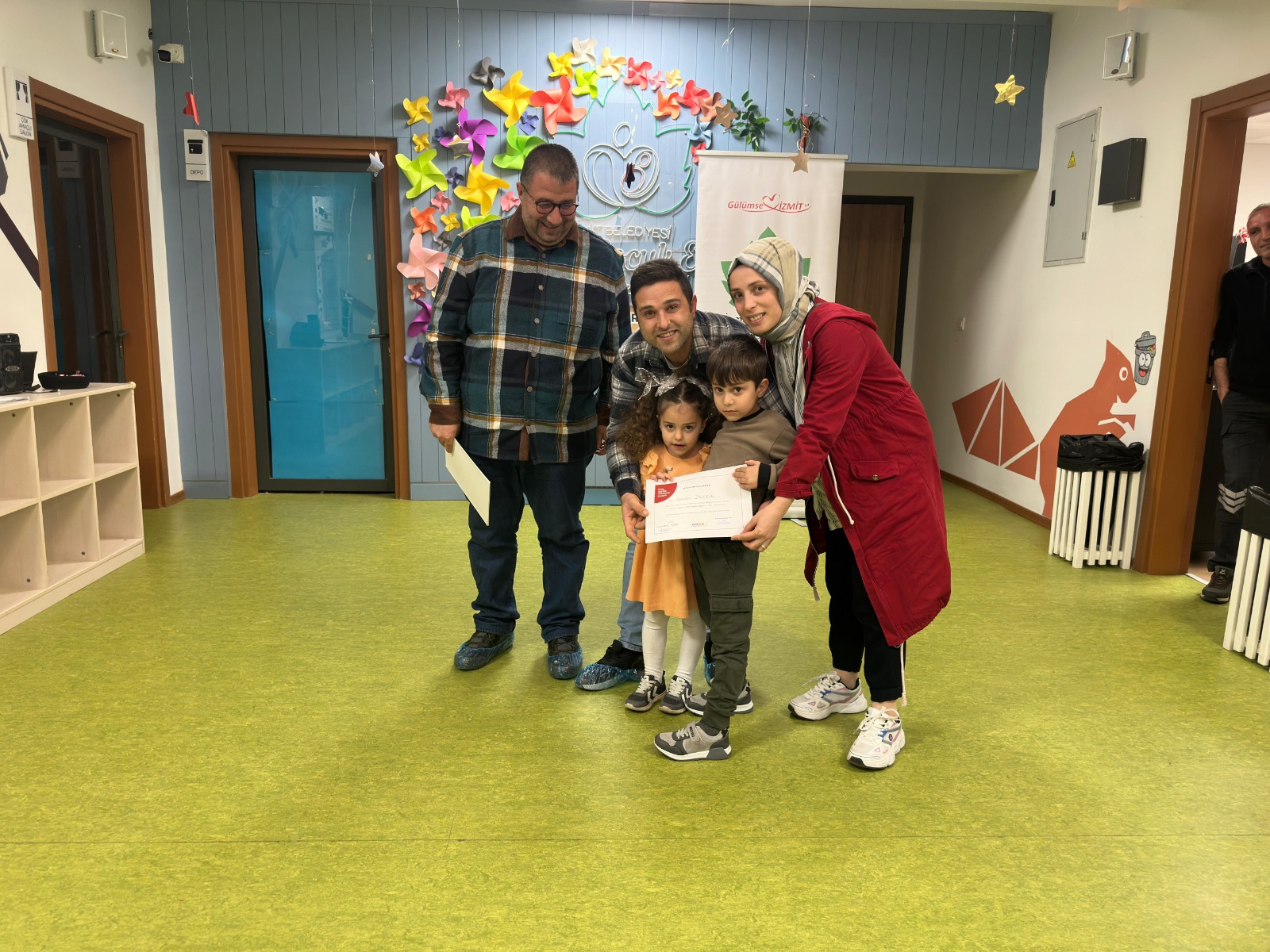 Eğitimini tamamlayan babalara ‘Baba Destek Programı’ sertifikaları teslim edildi (8)