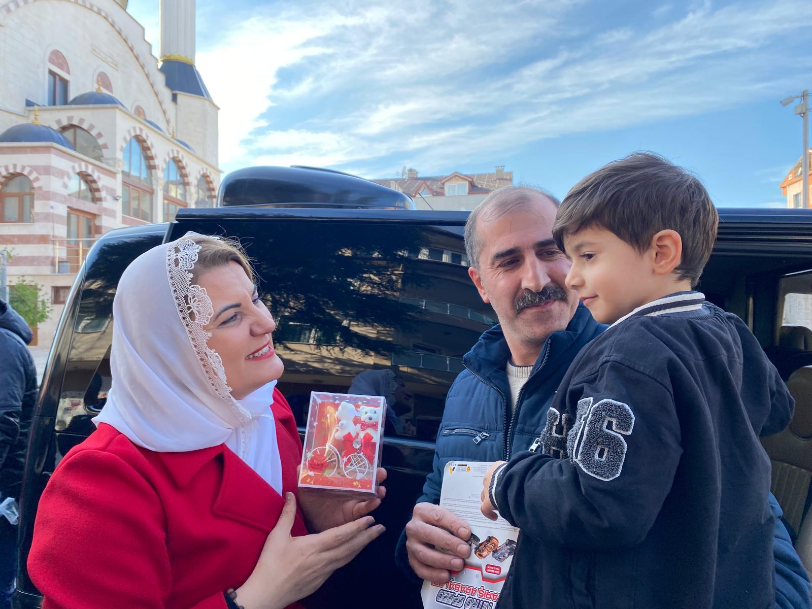 Hürriyet Cuma Namazi sonrasi Körfezli vatandaslarla bulustu (14)