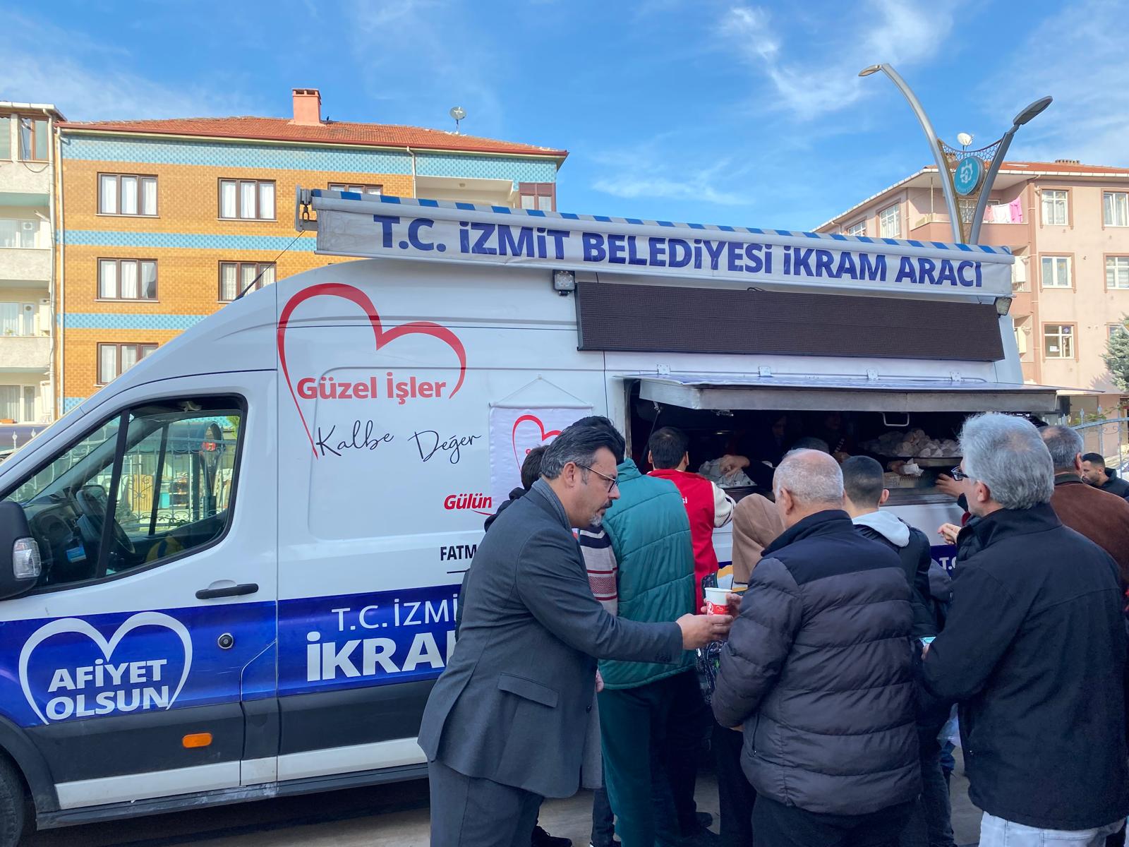 Hürriyet Cuma Namazi sonrasi Körfezli vatandaslarla bulustu (5)