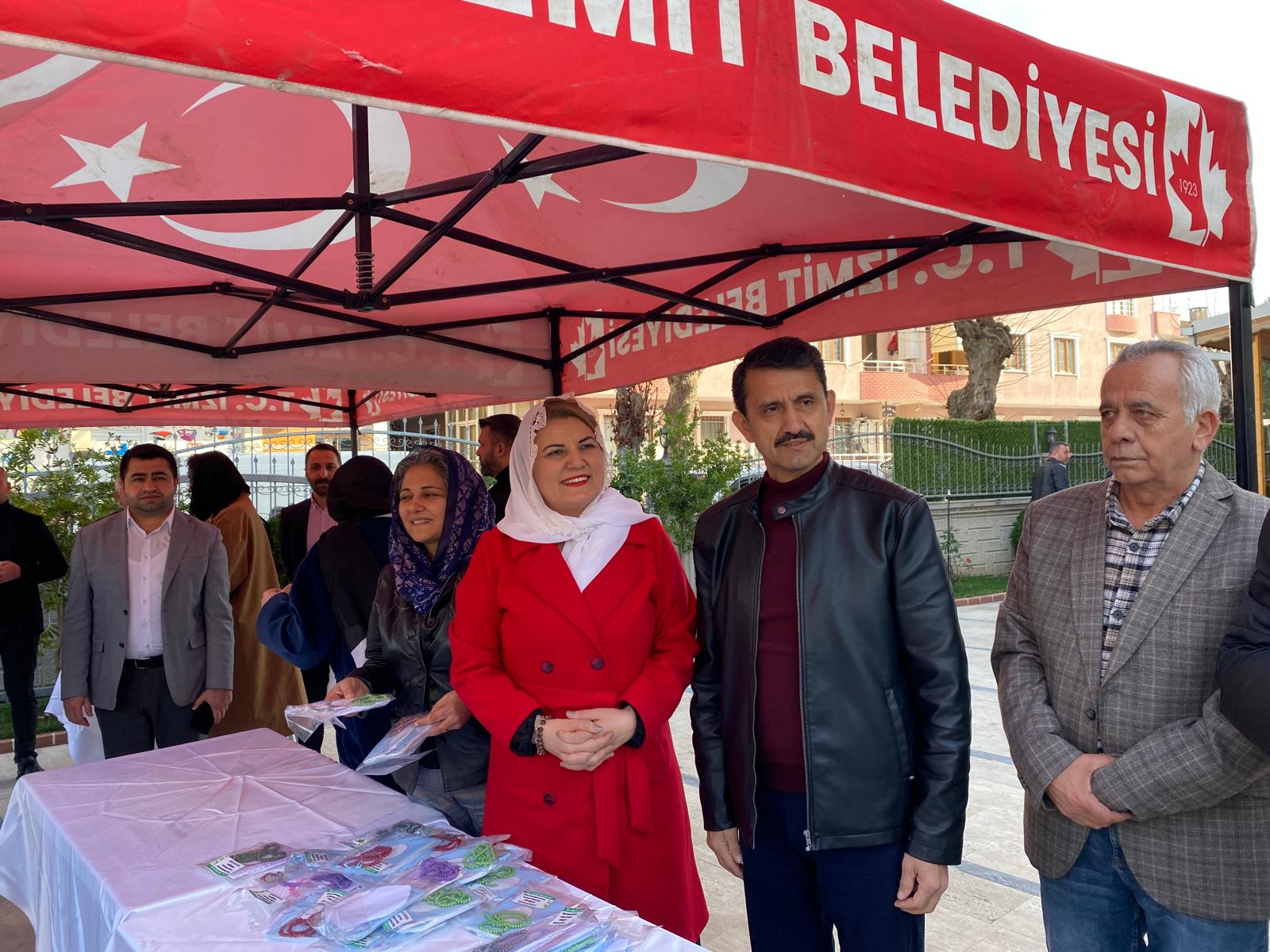 Hürriyet Cuma Namazi sonrasi Körfezli vatandaslarla bulustu (6)