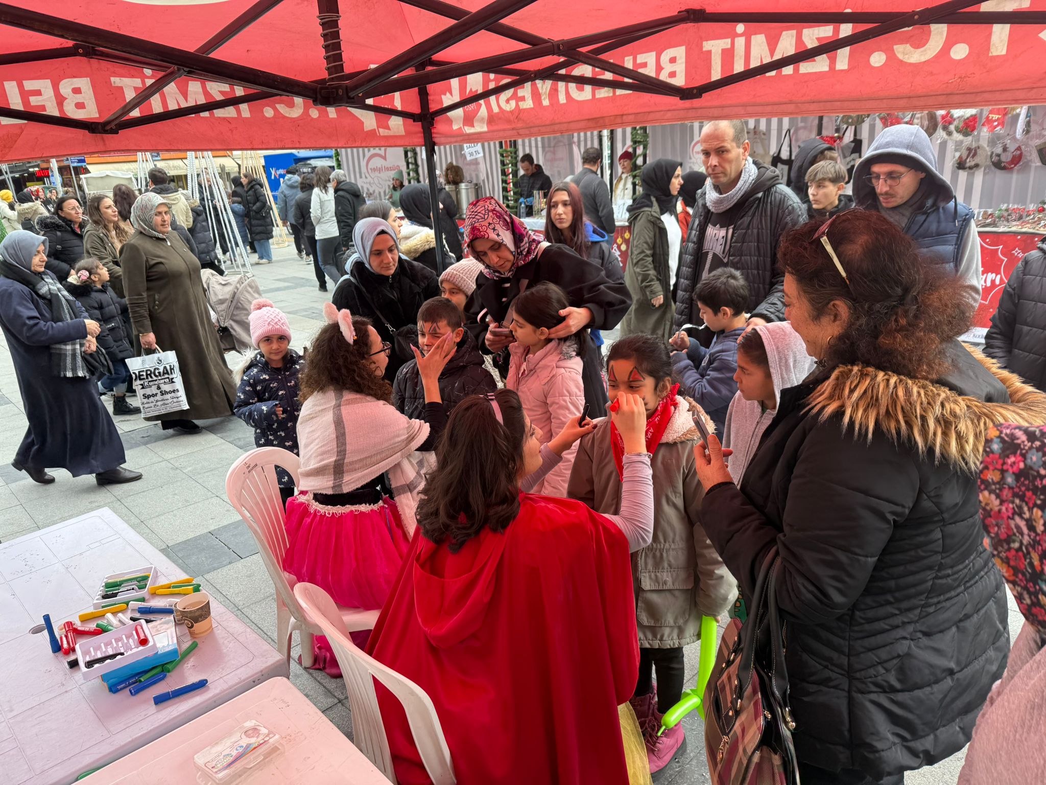 Izmit Belediyesi, 2024'e renkli bir veda sunuyor (13)