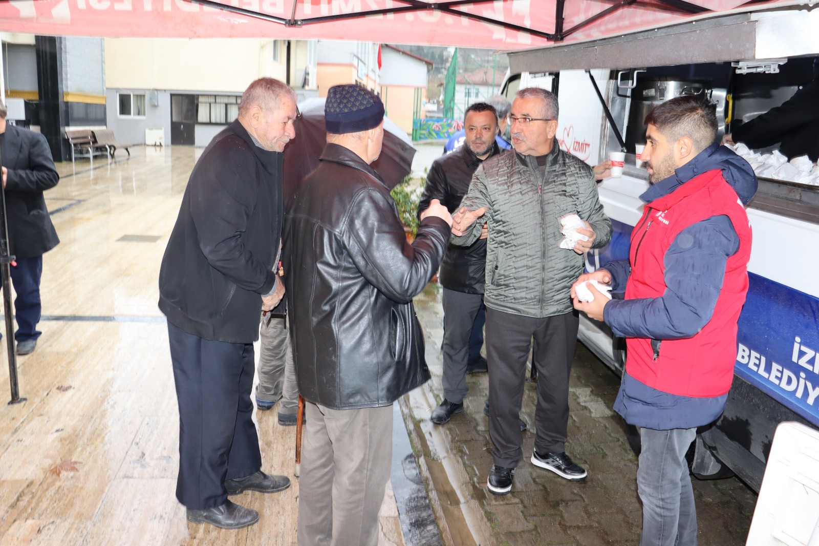 İzmit Belediyesi, Akmeşe Merkez Camii’nde cemaat ile buluştu (4)