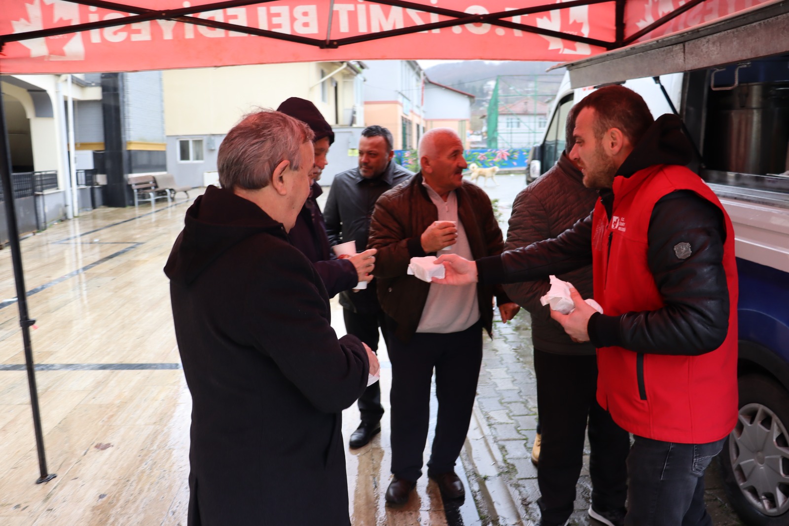 İzmit Belediyesi, Akmeşe Merkez Camii’nde cemaat ile buluştu (5)