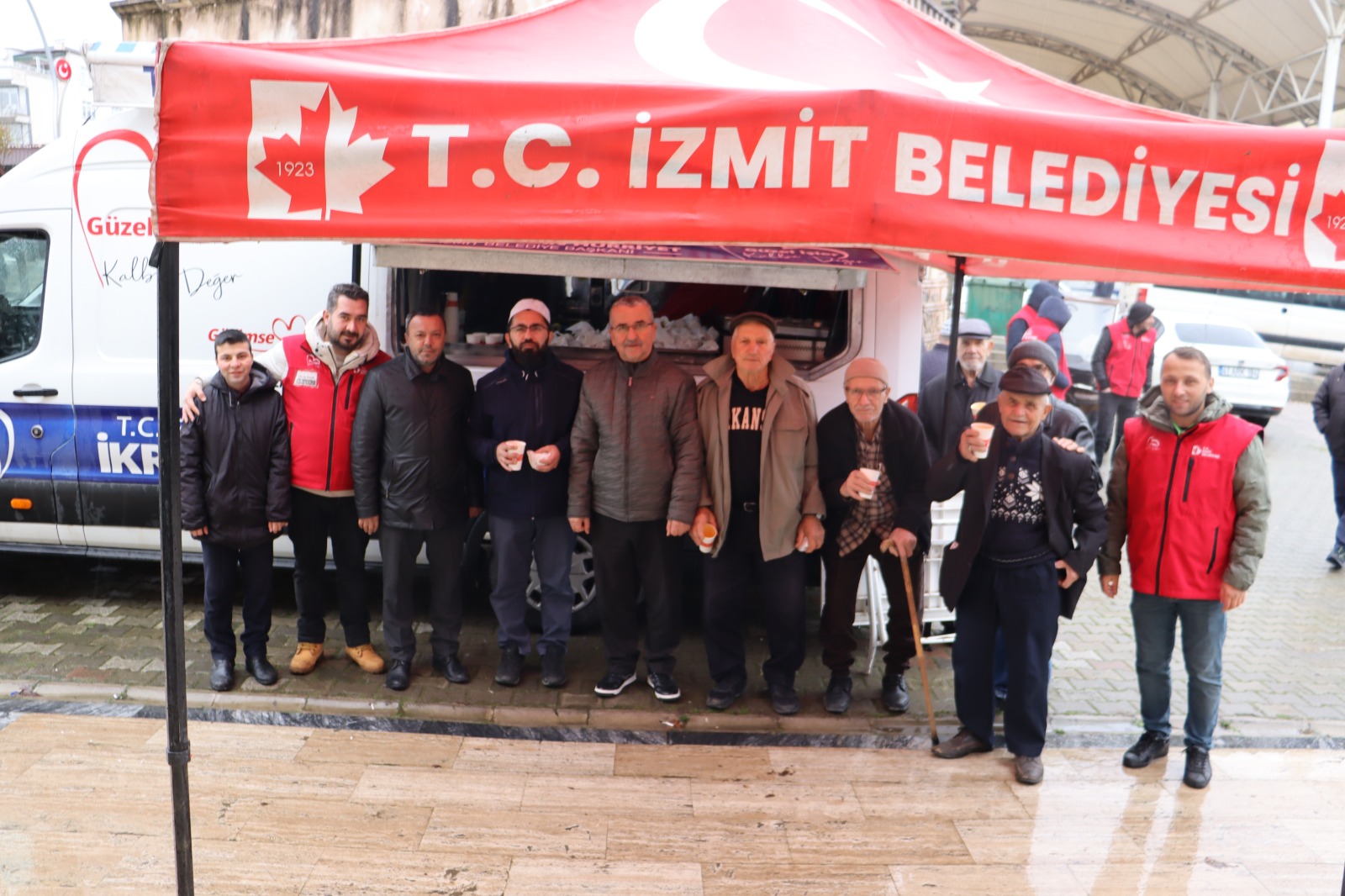 İzmit Belediyesi, Akmeşe Merkez Camii’nde cemaat ile buluştu (7)