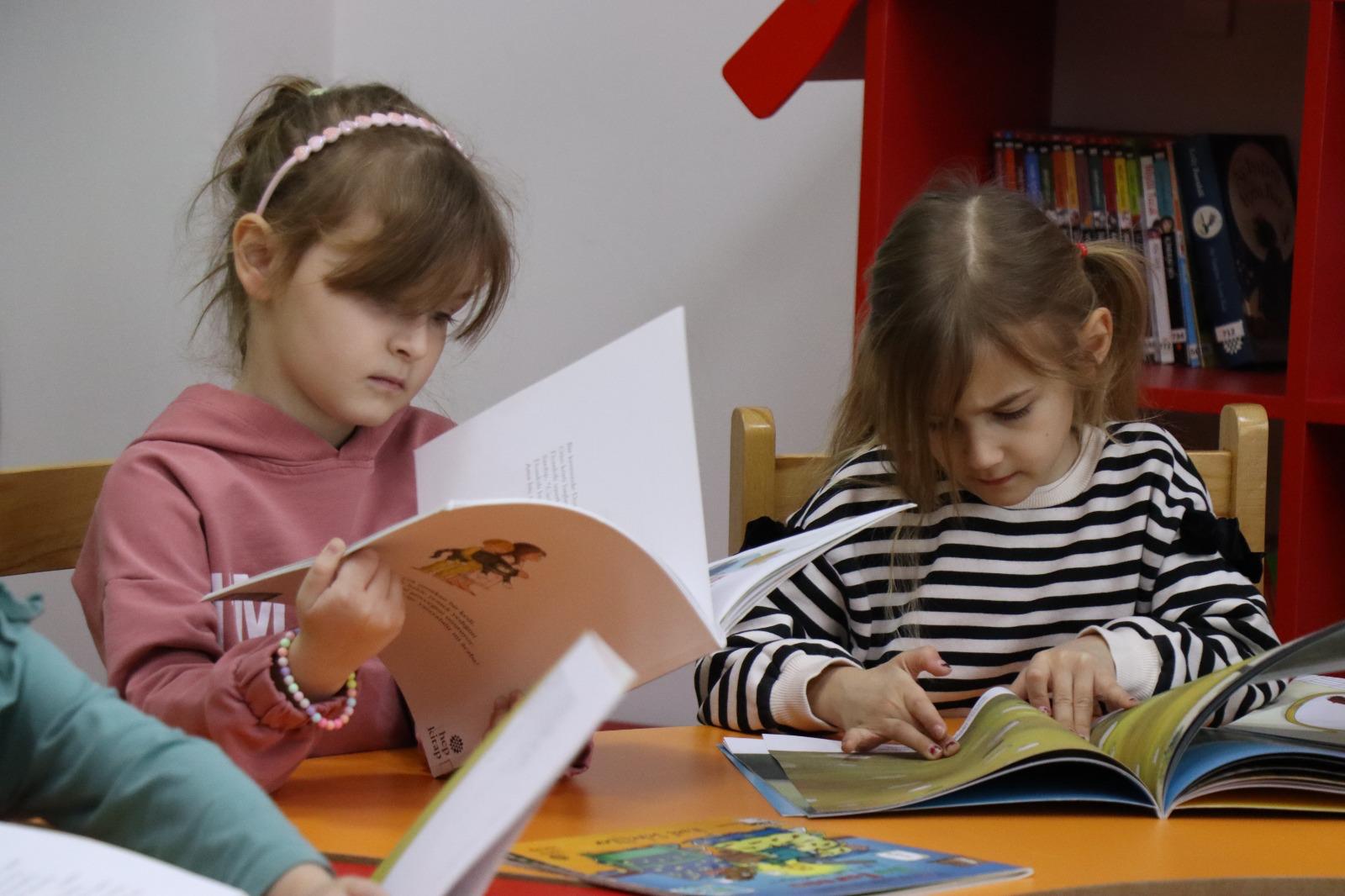 İzmit Belediyesi Çocuk Kütüphanesi çocuklara kitap sevgisi aşılamaya devam ediyor (6)