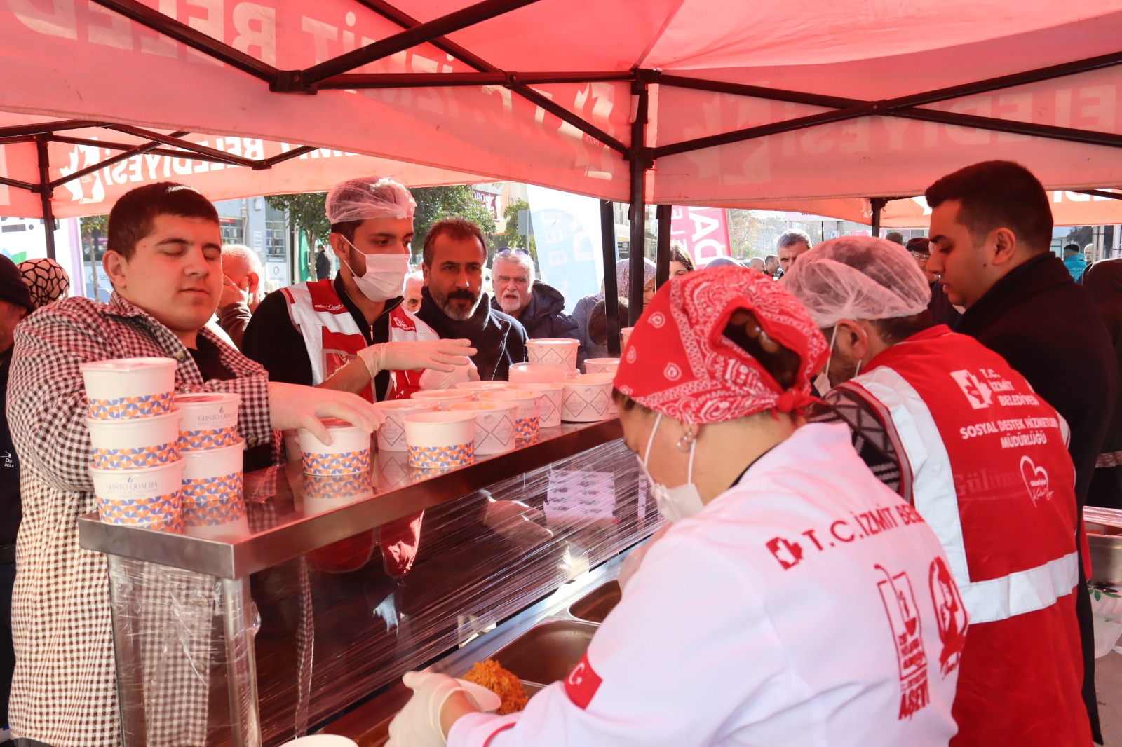 İzmit Belediyesi Darıca’da dayanışmayı sürdürüyor (1)