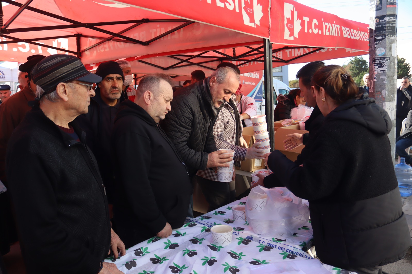 İzmit Belediyesi Darıca’da dayanışmayı sürdürüyor (6)