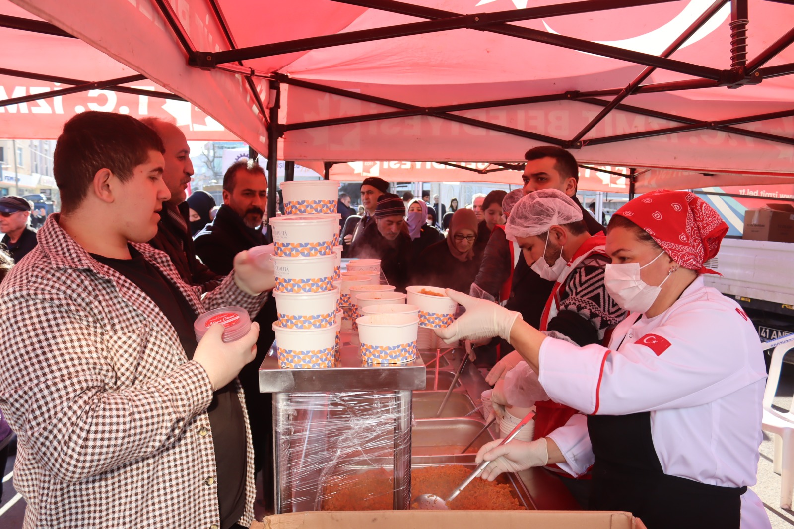 İzmit Belediyesi Darıca’da dayanışmayı sürdürüyor (7)