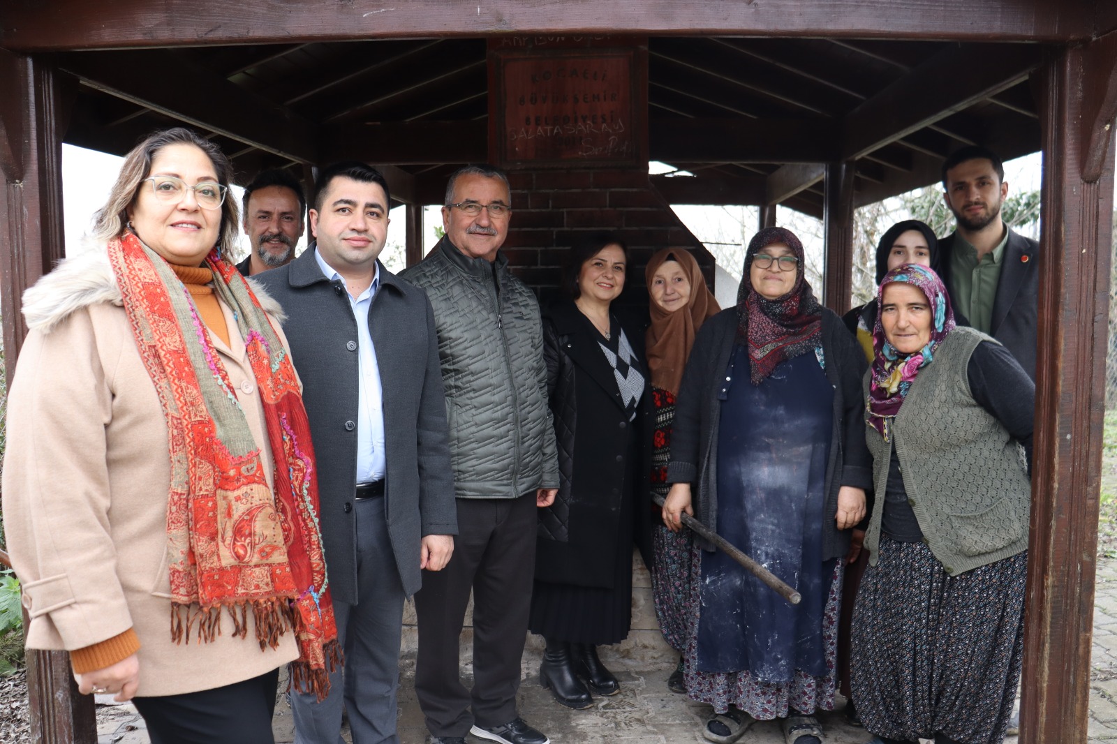 İzmit Belediyesi, Güvercinlik Mahallesi'nde ihtiyaçları yerinde inceledi (4)