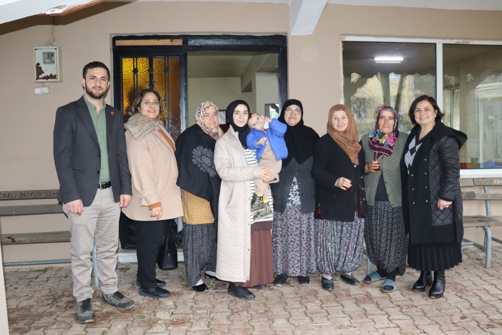 İzmit Belediyesi, Güvercinlik Mahallesi'nde ihtiyaçları yerinde inceledi (9)