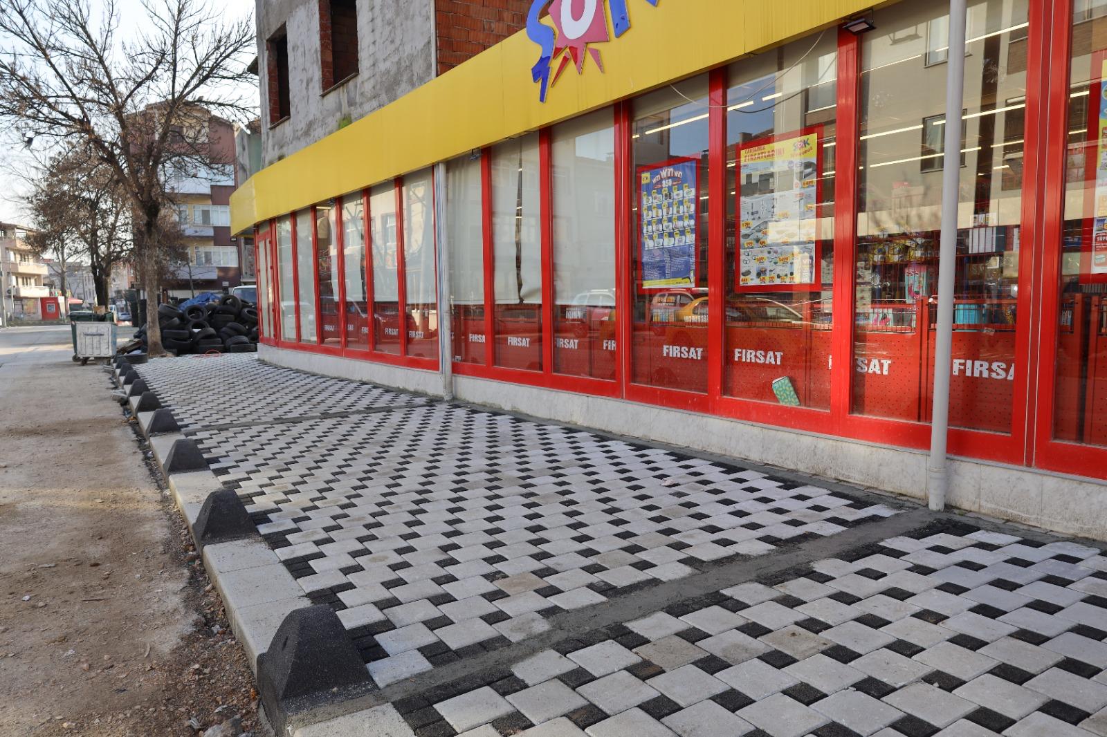 Izmit Belediyesi, Sehit Kazim Caddesi'nde çalismalara tüm hiziyla devam ediyor (3)