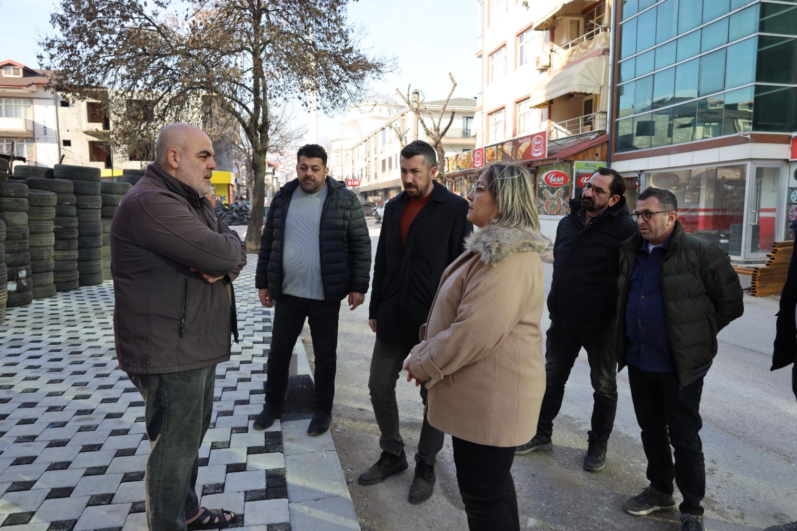 Izmit Belediyesi, Sehit Kazim Caddesi'nde çalismalara tüm hiziyla devam ediyor (7)