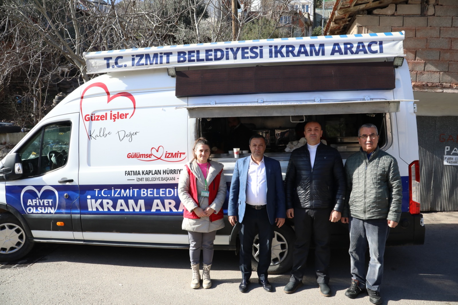 İzmit Belediyesi, bu hafta Cuma Namazı çıkışı Köprübaşı Camii cemaati ile buluştu (14)
