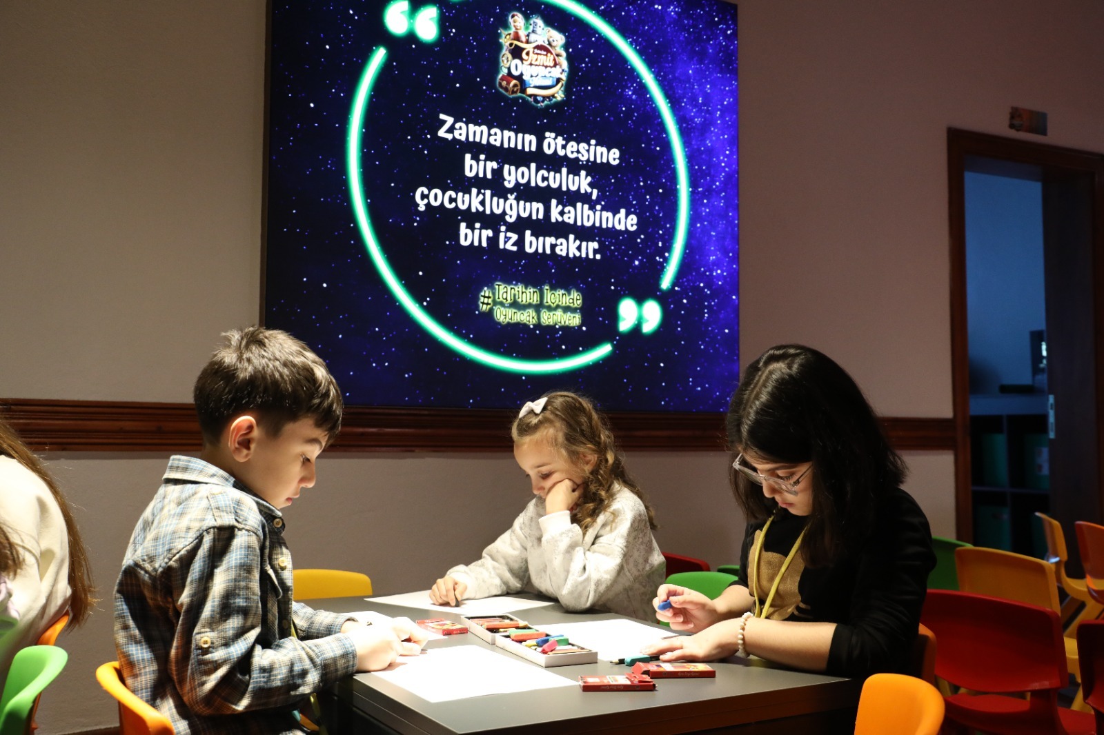İzmit Belediyesi çocuk atölyeleri ile çocukların ara tatili renkleniyor (2)