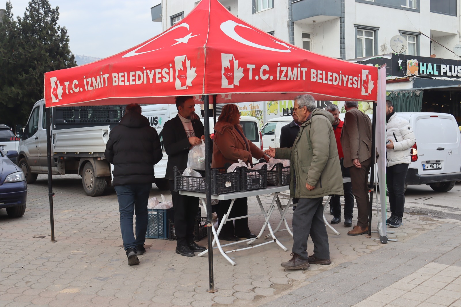 İzmit Belediyesi kendi ürettiği mantarları halkla buluşturmaya devam ediyor (2)