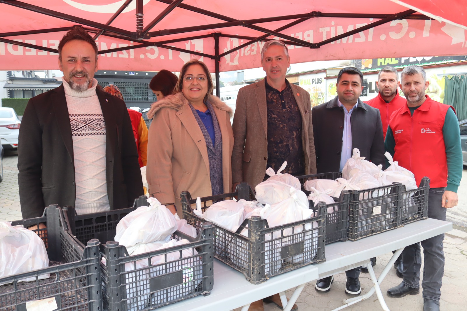 İzmit Belediyesi kendi ürettiği mantarları halkla buluşturmaya devam ediyor (3)