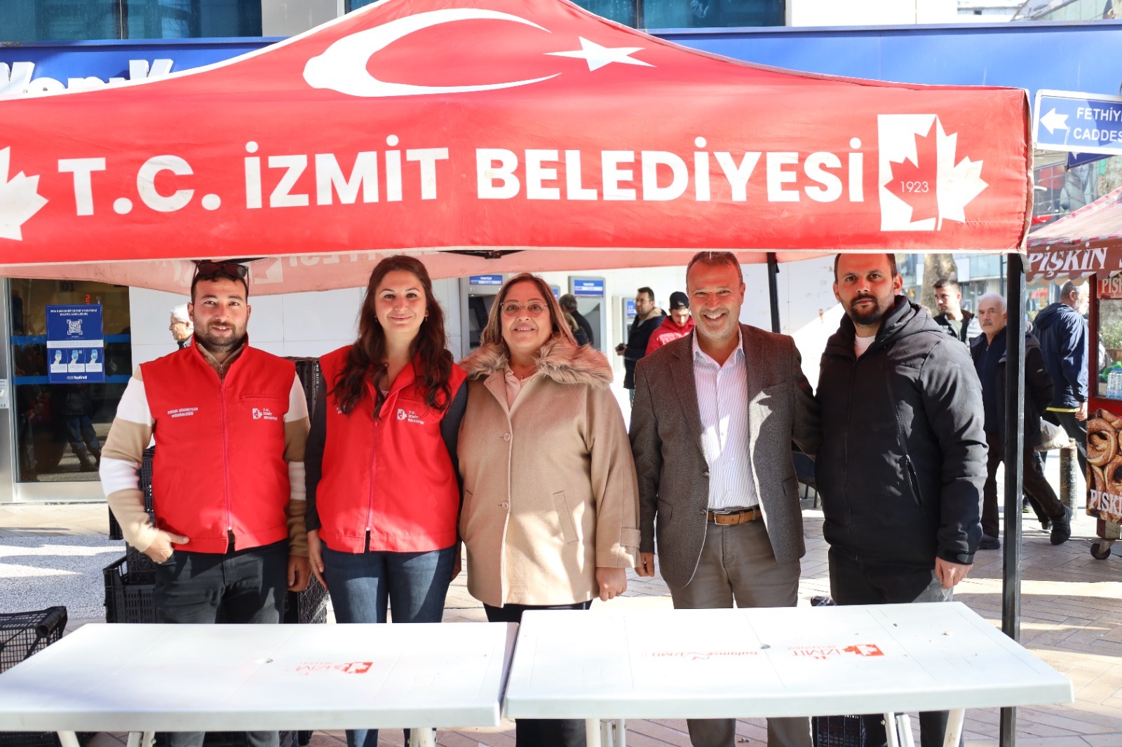 İzmit Belediyesi, kendi ürettiği mantarları vatandaşa dağıttı (6)