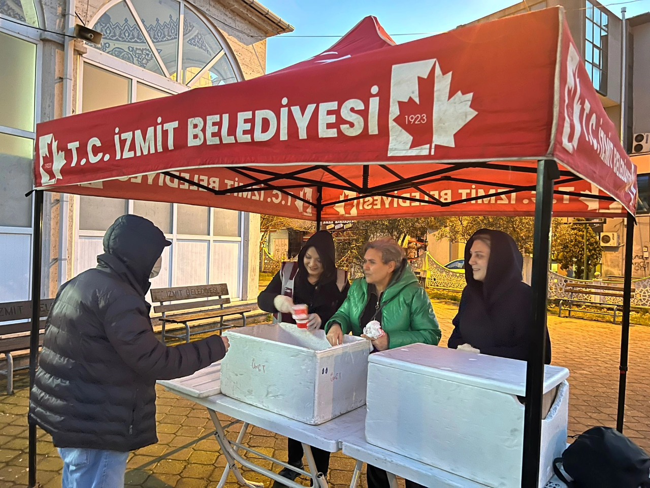 İzmit Belediyesinden Miraç Kandili’nde helva ikramı (4)