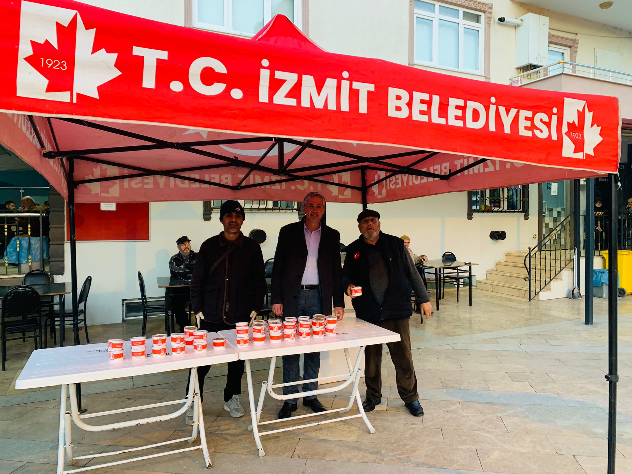 Izmit Belediyesinden Regaip Kandilinde Helva Ikrami (1)